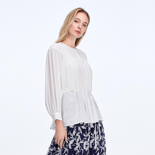 EITIE爱特爱舒适百搭显瘦系带收腰通勤衬衫上衣女秋季新款8309003 商品图3