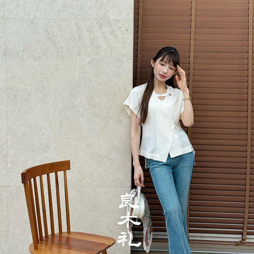 【预售7天】良木礼醋酸V领上衣（250366） 商品图2