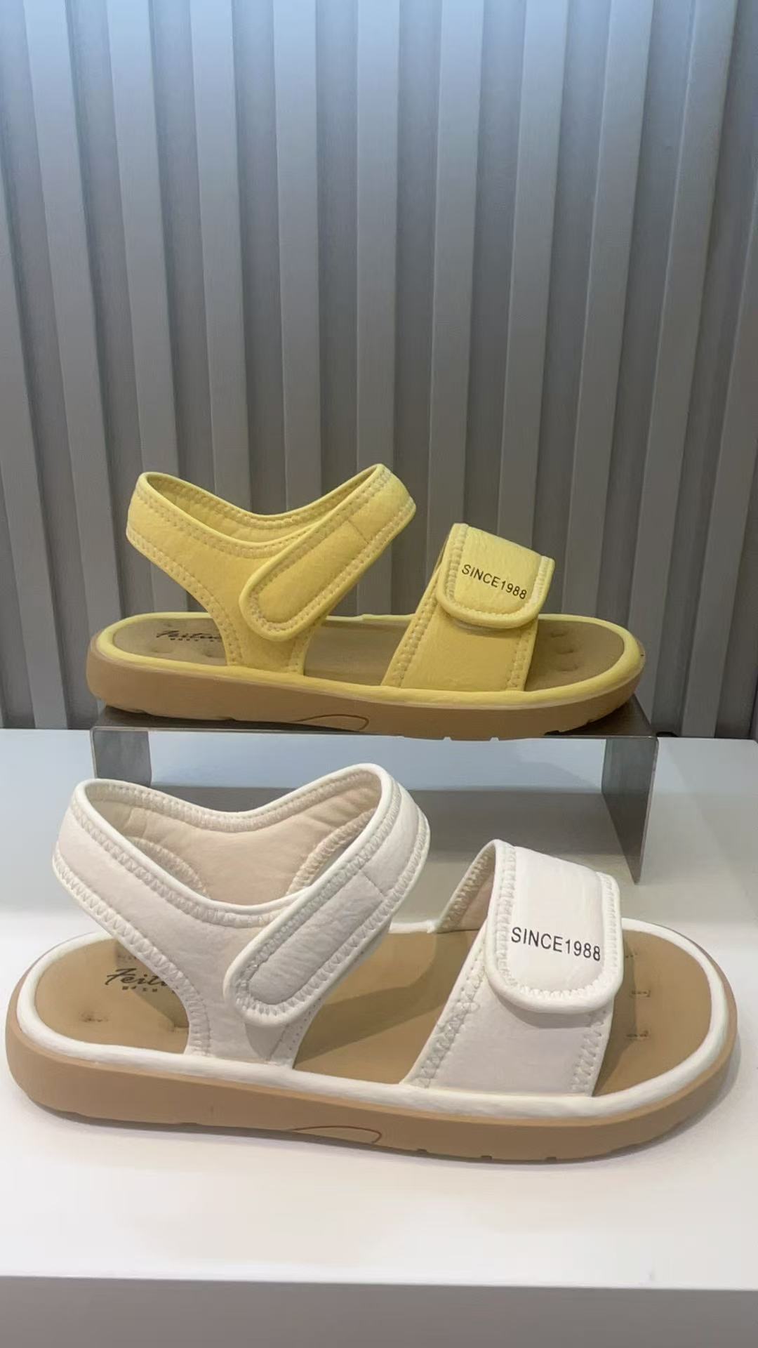 2F飞鸵女款凉鞋