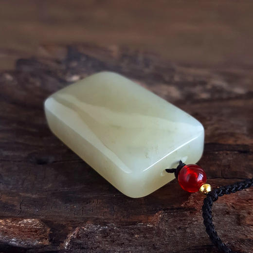 【天然正品】天然细腻油润度佳平安无事牌和田玉糖玉吊坠女士080425AH62现售价：780特价 商品图5