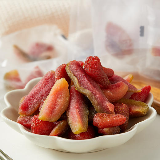 草莓芭乐干 | 丹东草莓+红心芭乐干 低温烘焙工艺 锁住水果原始香甜 口感软糯有嚼劲 清香酸甜糯糯叽叽 一口沦陷 商品图3