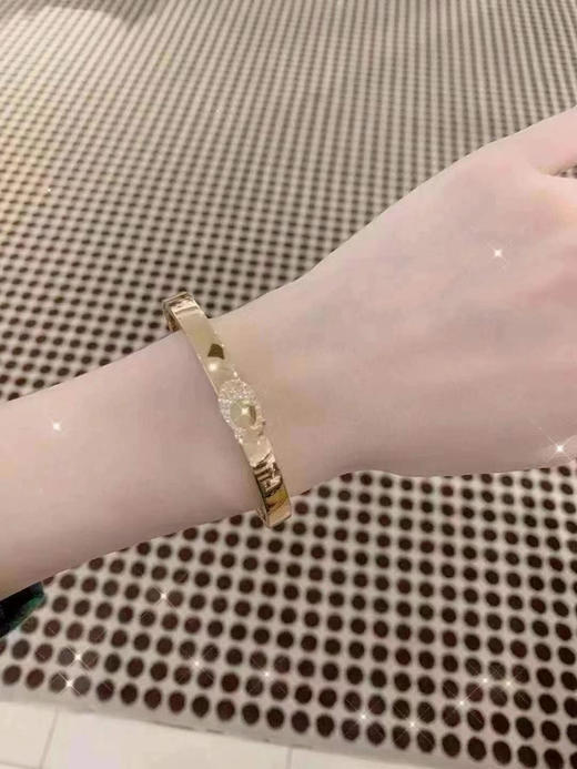 ¥420🇺🇸又一个爱马仕同款横空出世～Coach珐琅磁扣手镯💫C字都是水晶镶嵌🤩满钻设计太闪啦〰️ 商品图4