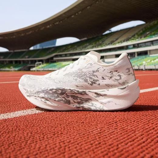 Anta安踏 C202 6.0 “拨云见日” 舒适时尚 潮流防滑耐磨 低帮竞速跑步鞋男款112535575 商品图4