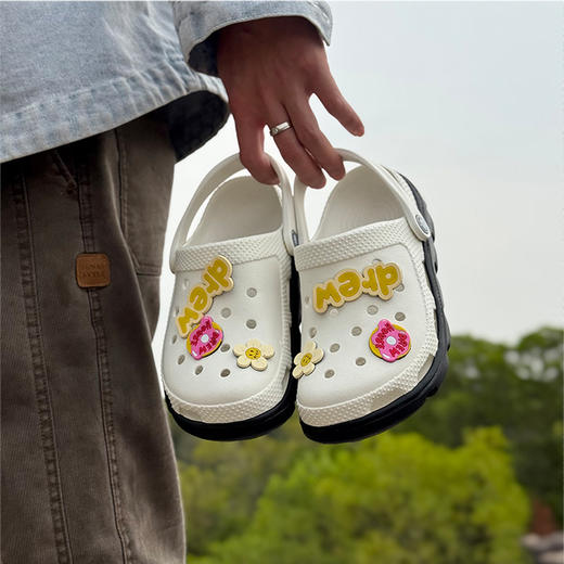 「下单赠鞋花」明星同款！SACHA 迪特款洞洞鞋，经典配色，百搭时尚 商品图1