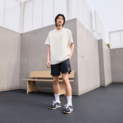 【库存有限 无货将做退款】Nike/耐克基础款男宽松舒适纯棉T恤春季休闲刺绣厚实针织棉DO7393-133 商品图4