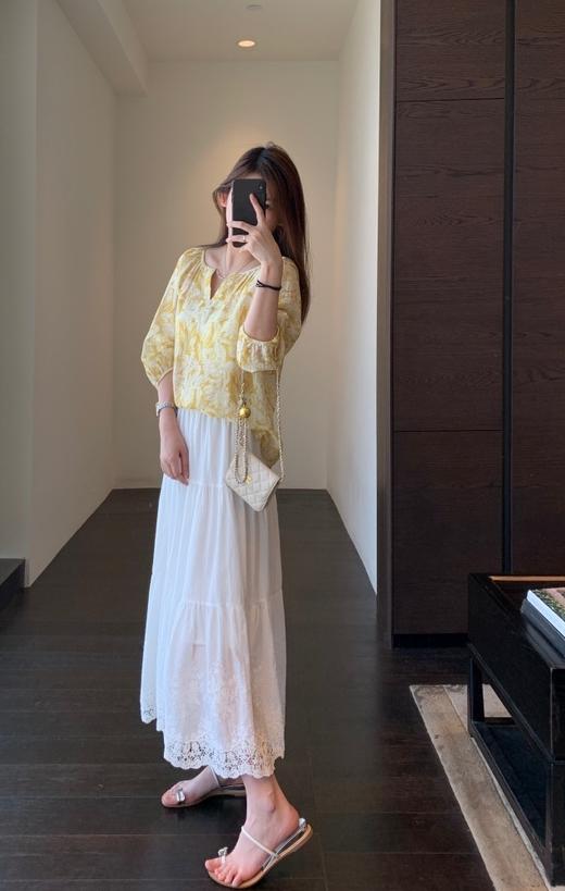 超显白小V领钻链时髦氛围感亚麻印花显瘦薄衫 商品图9