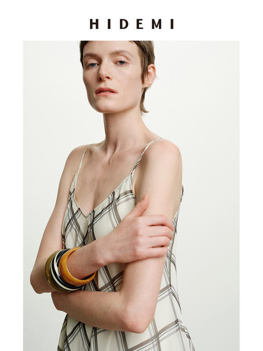 HIDEMI “我们做印花”原创手绘格纹清透薄纱缎设计感两件式防走光吊带连衣裙 商品图7