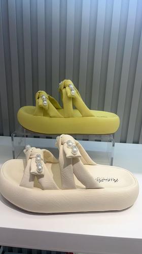 2F飞鸵女款凉鞋