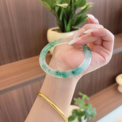 🌻手腕间山水！珀派霖菲 冰种飘花独龙玉石圆条手镯🌟【珀派霖菲飘花独龙玉石圆条手镯】 中国风才是触动灵魂深处的美！！🤩99包邮带全套包装!  商品图2