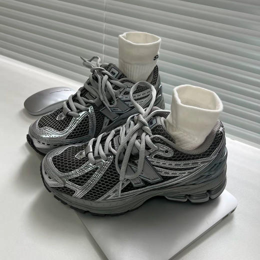 严选 |  NEW BALANCE 1906系列复古拼接透气网面休闲运动鞋 男女同款 M1906REH-D 商品图0