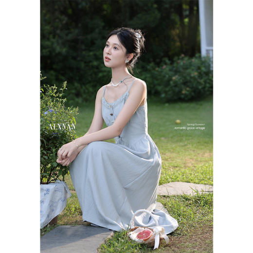 【6折秒杀】鹿向南「夏日蓝风铃」蓝色吊带连衣裙夏季新款时尚气质显瘦长裙女L56223 商品图2