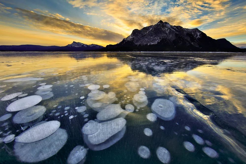 加拿大洛基山冬季奇境、黄刀极光、班芙路易斯湖、冰泡湖13天摄影团