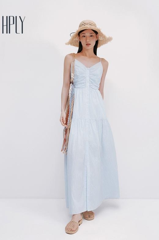 【大都会】HPLY荷比俪2025夏新款女浅蓝条纹提花清新吊带连衣裙 商品图1