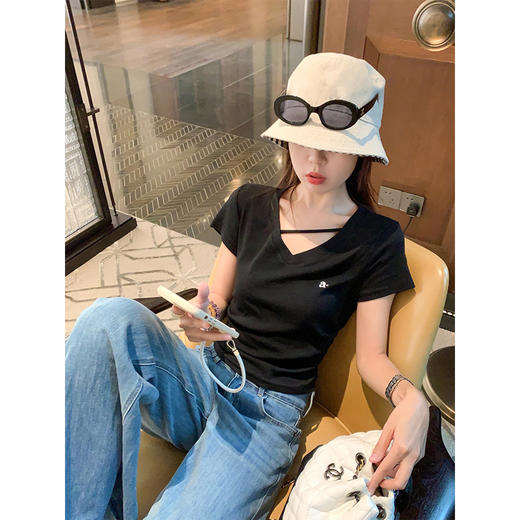 <曾小咸推荐>韩系V领短款刺绣上衣 日常109.99 立减50 秒杀59.99！ 商品图2