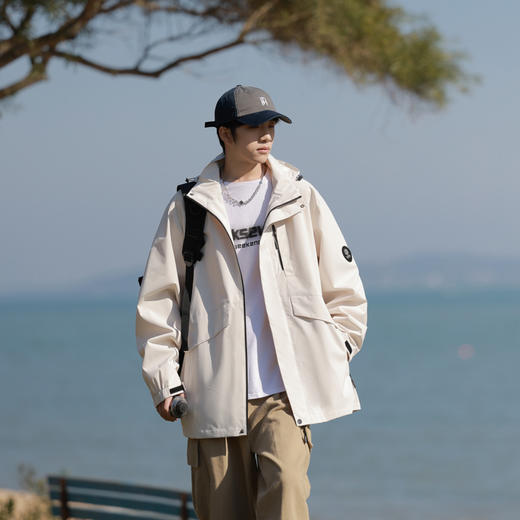 【反季清仓 超低价格】斯辰唯佳 冲锋衣 防风衣 时尚舒适 商品图3