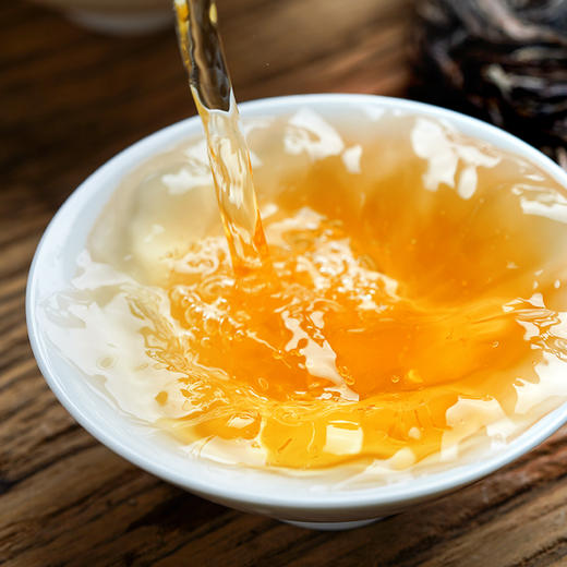 【镇店之宝】【鼎票】茶界奢品2018年易武白猴山2号3号树 ，真正茶圈发烧友的宝物，一口肾上腺飙升，357g/饼，5饼/提 每一提均为锡罐包装 商品图2