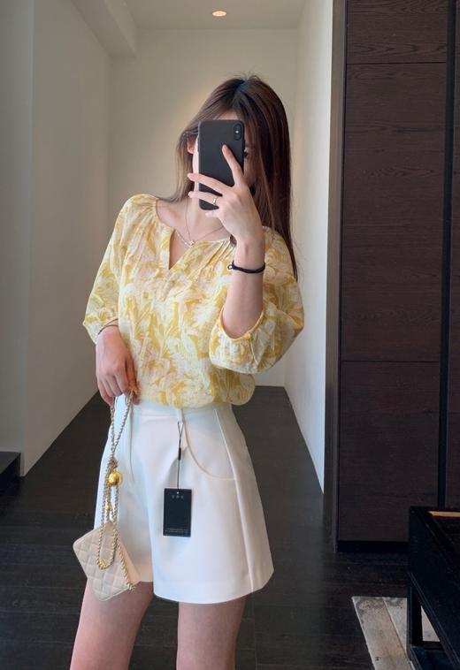 超显白小V领钻链时髦氛围感亚麻印花显瘦薄衫 商品图1