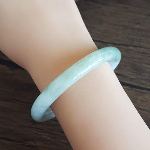 【天然正品】天然细腻圆条糯种白底飘花58.5号翡翠手镯女性080425AH14现售价：780特价 商品图8