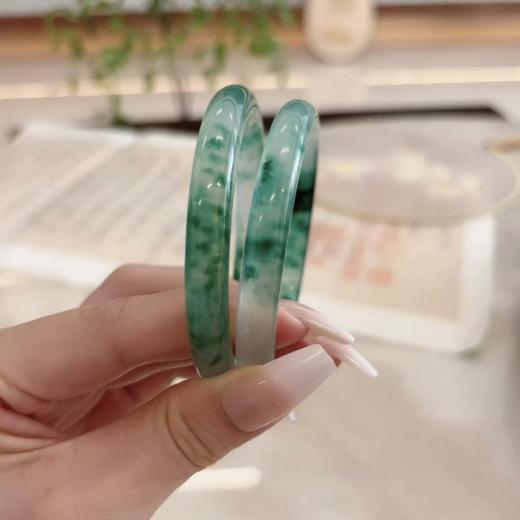 🌻手腕间山水！珀派霖菲 冰种飘花独龙玉石圆条手镯🌟【珀派霖菲飘花独龙玉石圆条手镯】 中国风才是触动灵魂深处的美！！🤩99包邮带全套包装!  商品图1