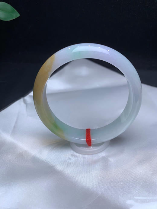 620304，58黄加绿正圈手镯，黄翡飘些清新绿，局部还透些浅紫 商品图3