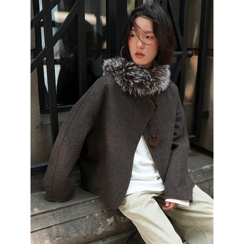 【5折不退换 买六免一】SUPERSCAPE素舶 设计感秋冬V领单扣落肩薄呢宽松休闲短款大衣