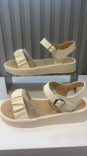 2F飞鸵女款凉鞋