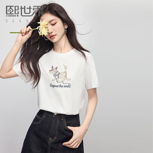 【专属特价】熙世界小狗t恤短袖女夏季2025新款休闲宽松刺绣圆领体恤正肩上衣 商品图0