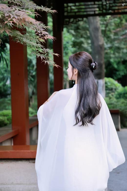 【辞晚】薄纱大气典雅防晒透气流苏精致披肩 商品图3