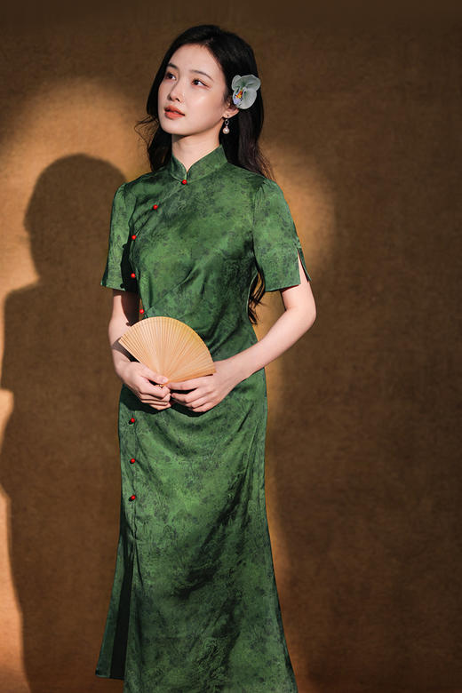 逸红颜明月优选「间寻」🔥19周年店庆宠粉价🔥典雅叠褶侧开衩小鱼尾旗袍，缎面提花，红绿故宫色 商品图10