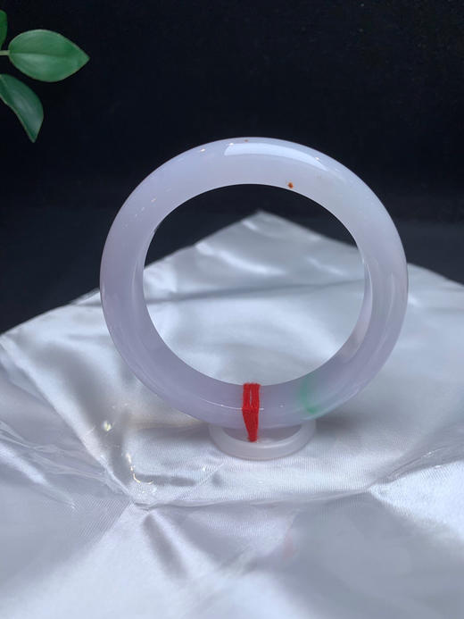 620306，54.8淡春彩手镯，整圈带淡淡的紫，底妆均匀细腻，有二处特色撒金，干净清爽 商品图3