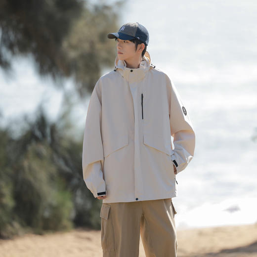 【反季清仓 超低价格】斯辰唯佳 冲锋衣 防风衣 时尚舒适 商品图0