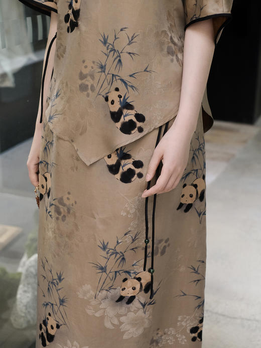 盛唐婧| 香云纱印花熊猫抱竹修身直筒半身裙 商品图1