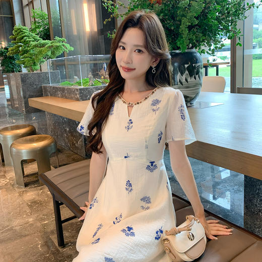 奢姿大码女装2025夏季短袖度假刺绣碎花设计感优雅气质长款连衣裙9952853402 商品图2