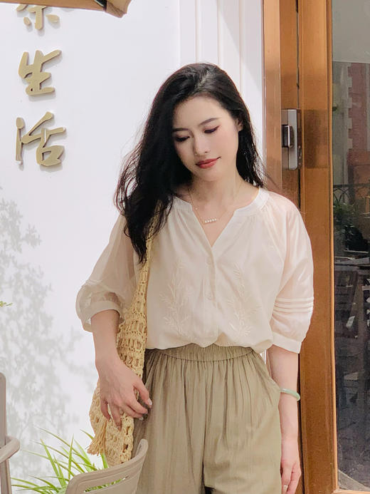 【百图lulu定制】【香水衬衫】白色五分袖  法式气质   V领刺绣衬衫 商品图12