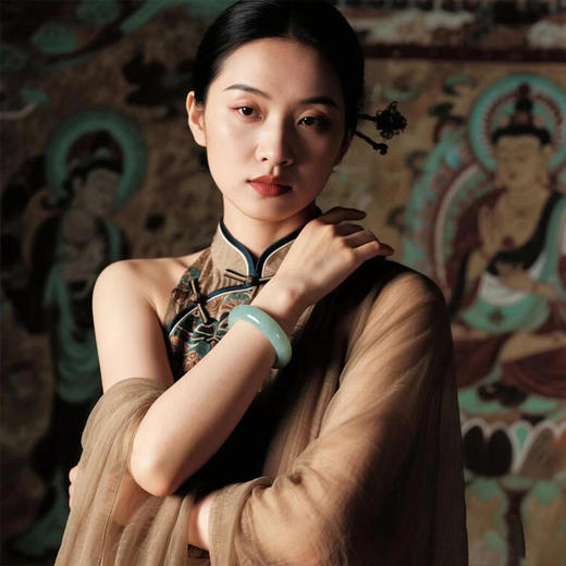 月泉云影·东陵玉手镯 & 月牙沁雪・荔枝冻玉髓玉手镯 商品图4