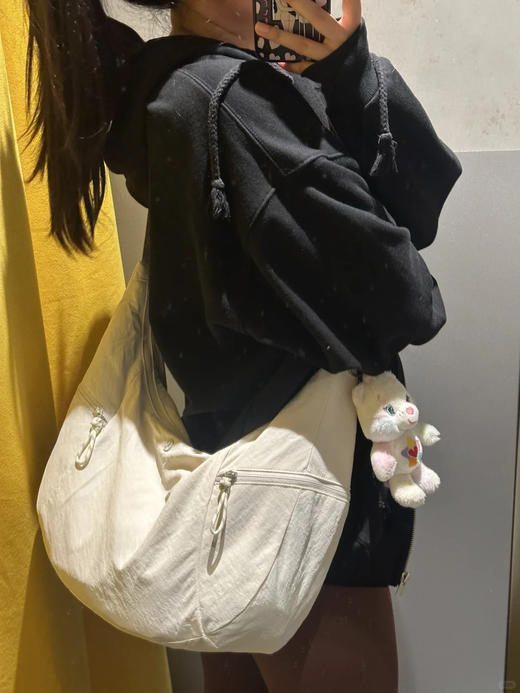 代工直出❗【lulu家新款牛角包🥐】超轻超能装！男生女生都好背❗️凹造型➕解放双手神器😎随意慵懒风 商品图9