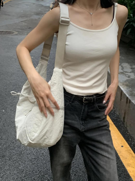 代工直出❗【lulu家新款牛角包🥐】超轻超能装！男生女生都好背❗️凹造型➕解放双手神器😎随意慵懒风 商品图1