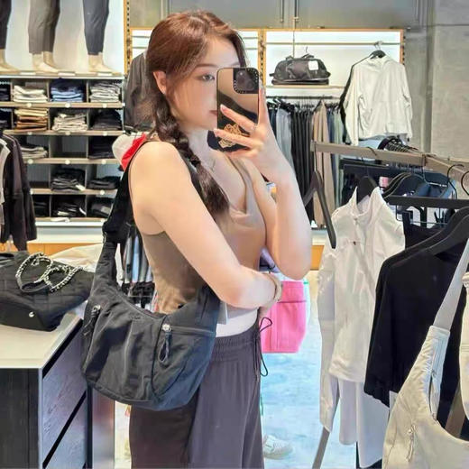 代工直出❗【lulu家新款牛角包🥐】超轻超能装！男生女生都好背❗️凹造型➕解放双手神器😎随意慵懒风 商品图12