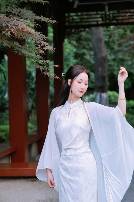 【辞晚】薄纱大气典雅防晒透气流苏精致披肩 商品图0