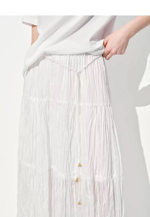 【白月光】乱褶肌理松紧腰长款半裙 面料垂坠 轻质好穿 无序烫褶 在裙摆间形成充满呼吸感的立体雕塑 自然中腰松紧弹力设计 友好包容腰腹 宽松A字蛋糕裙型 商品图2