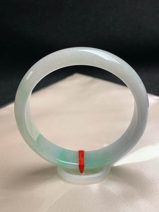 620323，58.2圈口，细糯化飘绿正圈平安镯，水头好，底子细腻 商品图3