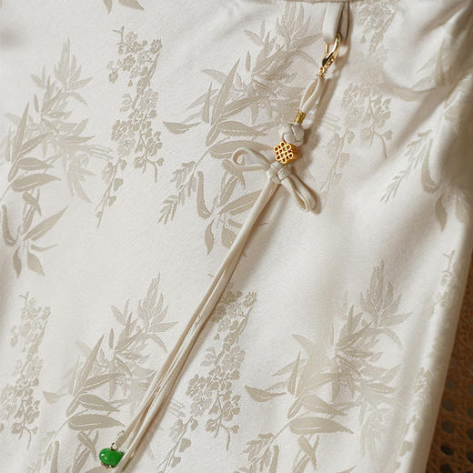 「自」全新升级【铂金会员358/天猫479/差价121】(52135)洛诗琳新中式三醋酸提花半裙2025夏季高腰开叉显瘦国风半裙 商品图3