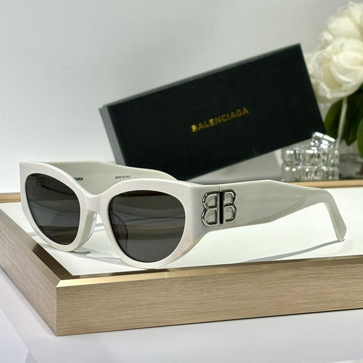 Balenciaga巴黎世家 镜腿Logo浮雕 回收醋酸酯 不规则形 太阳眼镜 B0324（AN） 商品图3