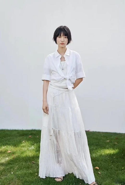 【白月光】乱褶肌理松紧腰长款半裙 面料垂坠 轻质好穿 无序烫褶 在裙摆间形成充满呼吸感的立体雕塑 自然中腰松紧弹力设计 友好包容腰腹 宽松A字蛋糕裙型 商品图4