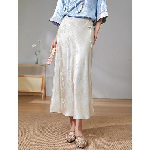 「自」全新升级【铂金会员358/天猫479/差价121】(52135)洛诗琳新中式三醋酸提花半裙2025夏季高腰开叉显瘦国风半裙 商品图1