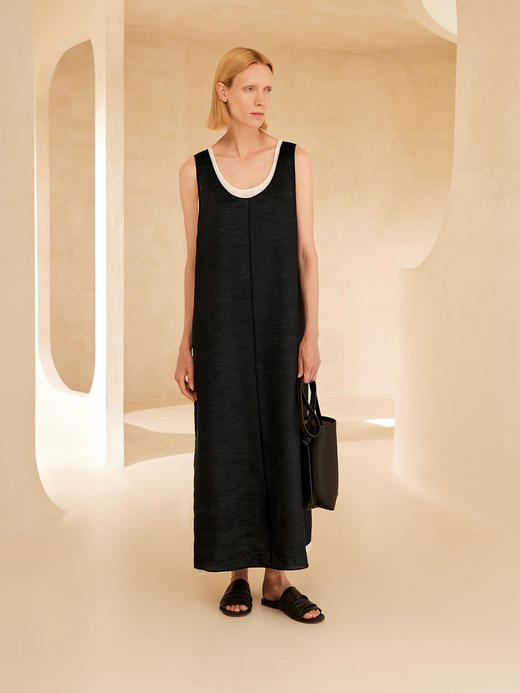 苎麻双层拼色两件套 极简风层次感2件套U领连衣裙 老钱风造型 苎麻面料 垂感十足 细支纱线高密织 叠穿美观不透 拆分穿简约有气质 双层U领设计 商品图2