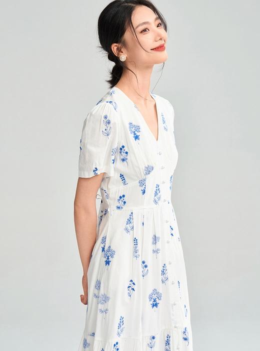 重工刺绣花朵薄棉透气法式简约V领收腰显瘦气质连衣裙 商品图9