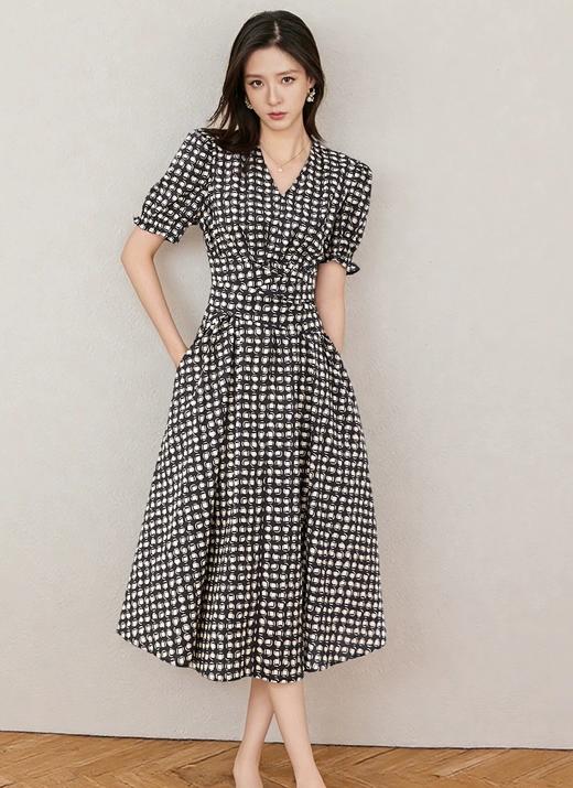知性法式轻奢黑白格纹V领绑带收腰显瘦天丝棉质A字连衣裙 商品图4