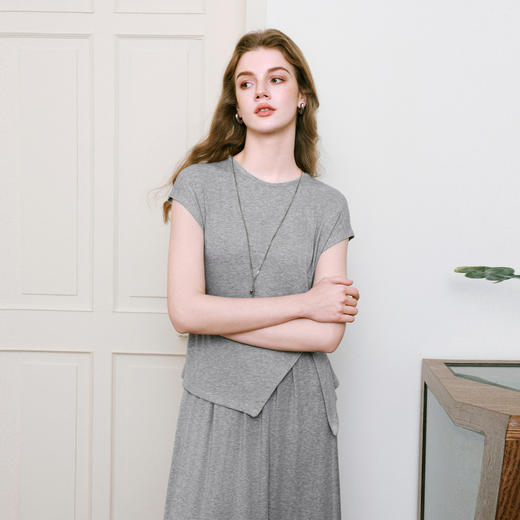 【商场同款】诗凡黎诗凡黎天丝面膜T恤2025夏新款不对称上衣女3G5200421 商品图4