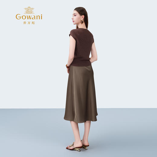 乔万尼新品慵懒简约风圆领显瘦上衣EZ2M120 商品图4